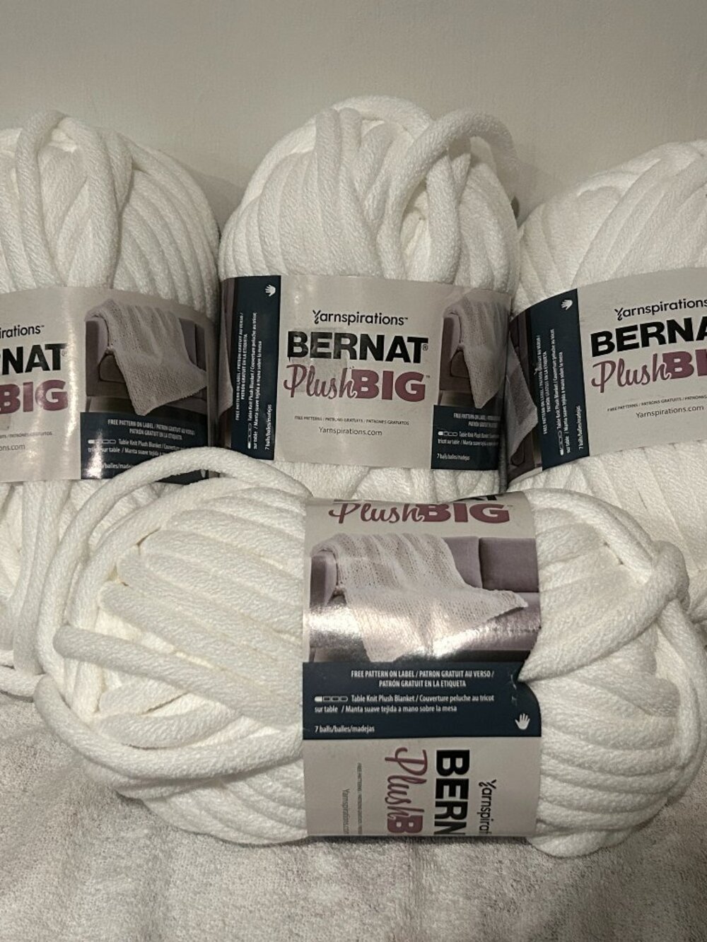 NEW Lot of 4 Bernat Plush Big Jumbo Yarn in True White , 4 Skeins